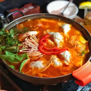 Kimchi Mandoo Jeongol