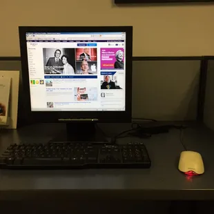 Complimentary Internet...running Windows 2000? Lol