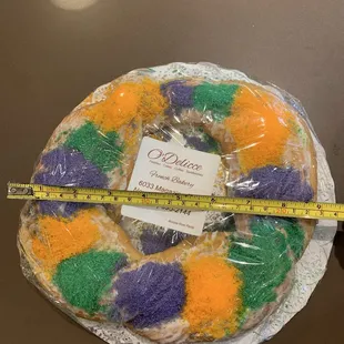 8-inch round king cake