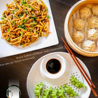 BLACK GARLIC FRIED NOODLES