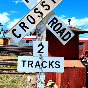 a railroad crossing sign