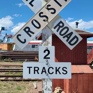 a railroad crossing sign