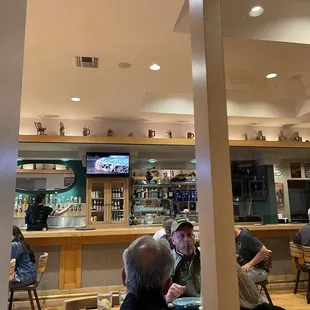 Full bar, yeah if you look to right they did not social distance but others are