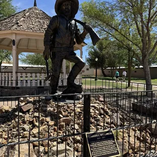 EDWARD L. SCHIEFFELIN statue