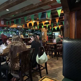 Dinning room and bar