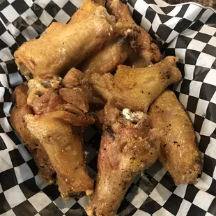 Lemon pepper extra crispy 10 Pieces Traditional Wings