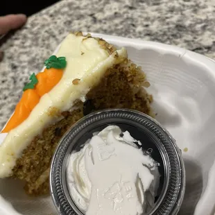 carrot cake with cream