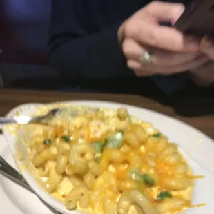 a plate of macaroni and cheese