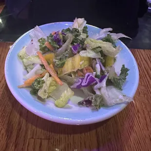 Mixed greens side salad with citrus vinaigrette that came with dinners
