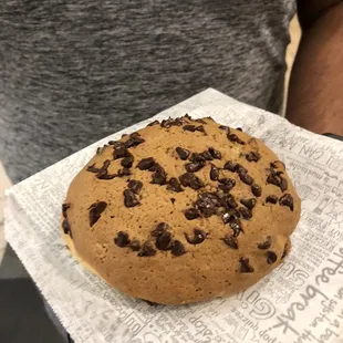 The chocolate chip bun, mediocre.