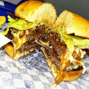 Cheesy Double Bacon Cheeseburger !