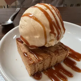 Thai Milk Tea Blondie Sundae