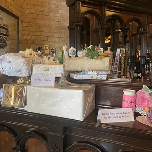 Gift table and bar