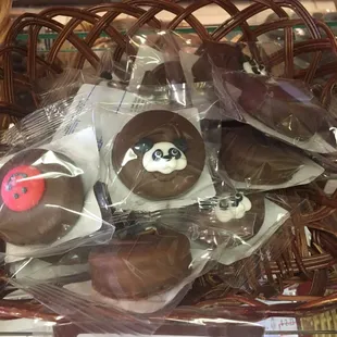 Somebody stop me!!!!  Chocolate covered oreos!!!