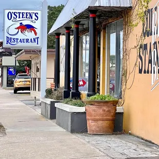 Rain or shine... (･‿･) Highly recommend #O'Steen's especially if you are in the St. Augustine area. Just remember, cash only!
