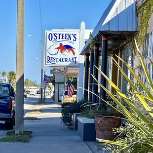 And we are back! We got lucky on this beautiful Friday afternoon @ #O'Steen's-St. Augustine. Not too crowded at 3:30-4:00.