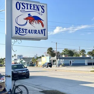 The (･‿･)NLY spot I love for fried shrimp. It's a beautiful Wednesday to be out in St. Augustine. #Supportlocal @ #O'Steen's