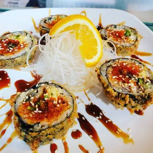 Monkey roll
Spicy tuna , eel, avocado, gobo, cream cheese and deep fried whole roll.