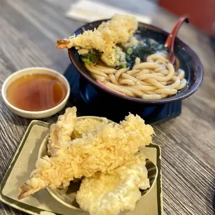 Their tempura udon and mixed tempura plate was tasty! Order it fresh!