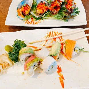 Fresh green mussels and scrumptious rainbow  roll