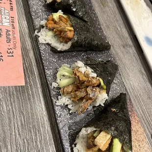 Salmon skin hand roll