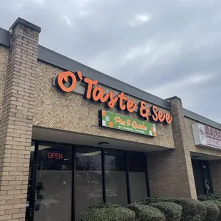 the outside of a restaurant