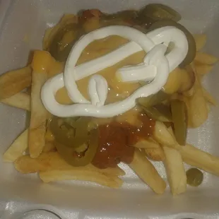 Volcano fries , chilli &amp; cheese with sour cream and peppers