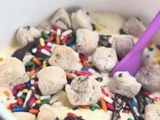 Yogeeze Frozen Yogurt