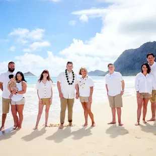 Waimanalo Beach renewal and family portrait.