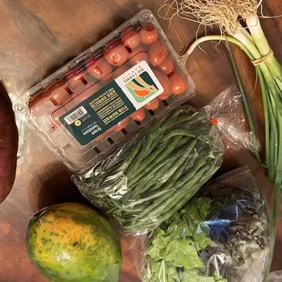 Looks good, right?  Wish I had papayas every delivery.