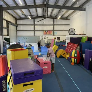 Snowball fights and fortresses at camp!!