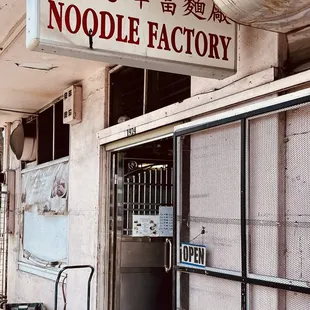 Pink building stands out in the heart of Kalihi on King St