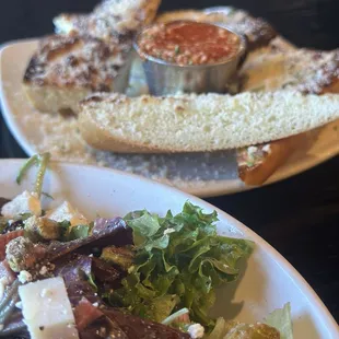 House Salad and Garlic Cheese Bread with pie sauce