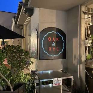 the outside of a restaurant