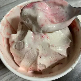 Raspberry white chocolate is so amazingly creamy!!! My new favorite ice cream spot!