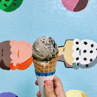 1 scoop of cookies n cream