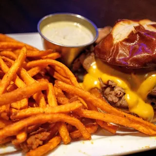 Pub House Beef and Bier Cheese