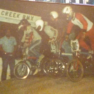 17 intermediate 1987 GENO T WITH THE HOLESHOT