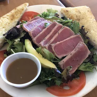 Seared yellowfin tuna salad