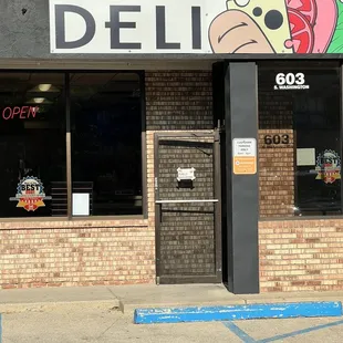 Oak House Deli storefront