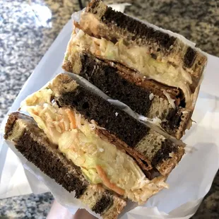 Vegan egg salad sandwich