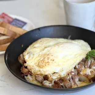 Country skillet, if this had gravy on it, it would be a solid 5 star! Still very good though, 4 stars!