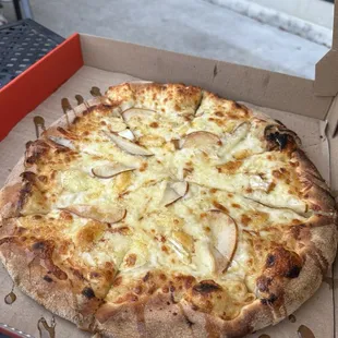 Pear and Brie pizza