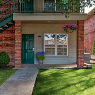 Oak Place Apartments Exterior