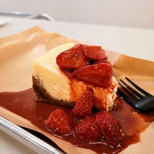 Cheesecake with strawberry port sauce