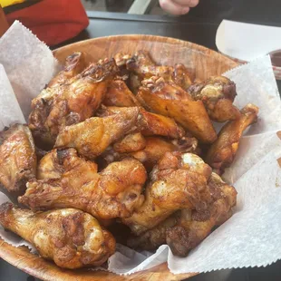 fried chicken wings, chicken wings and fried chicken, bbq wings, chicken wings, food, chicken, poultry, fried chicken, bbq chicken