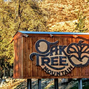 sign for oak tree mountain