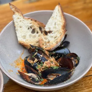 a plate of mussels and bread
