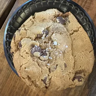 chocolate chip cookie