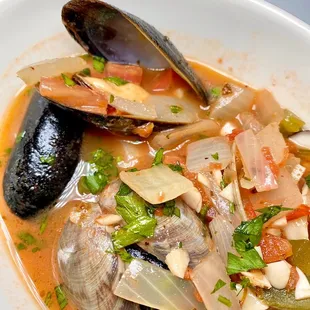 SECOND COURSE Steamed Mussels, Smoked Marinara, White wine sauce Finca Allende Viura, Rioja Alta 2015
